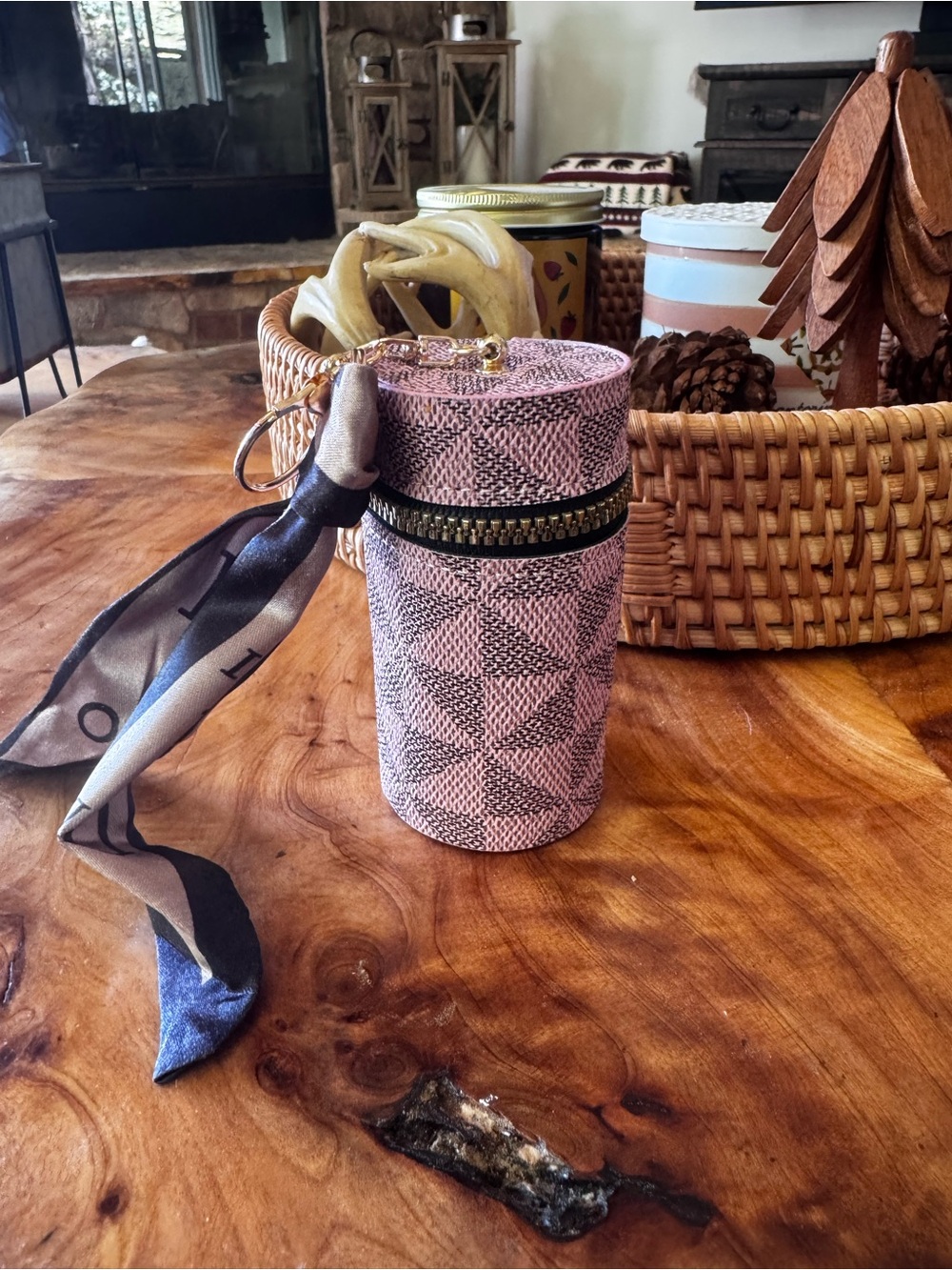 lipstick storage box, pink synthetic leather, with buckle decoration strap, - Picture 6 of 6